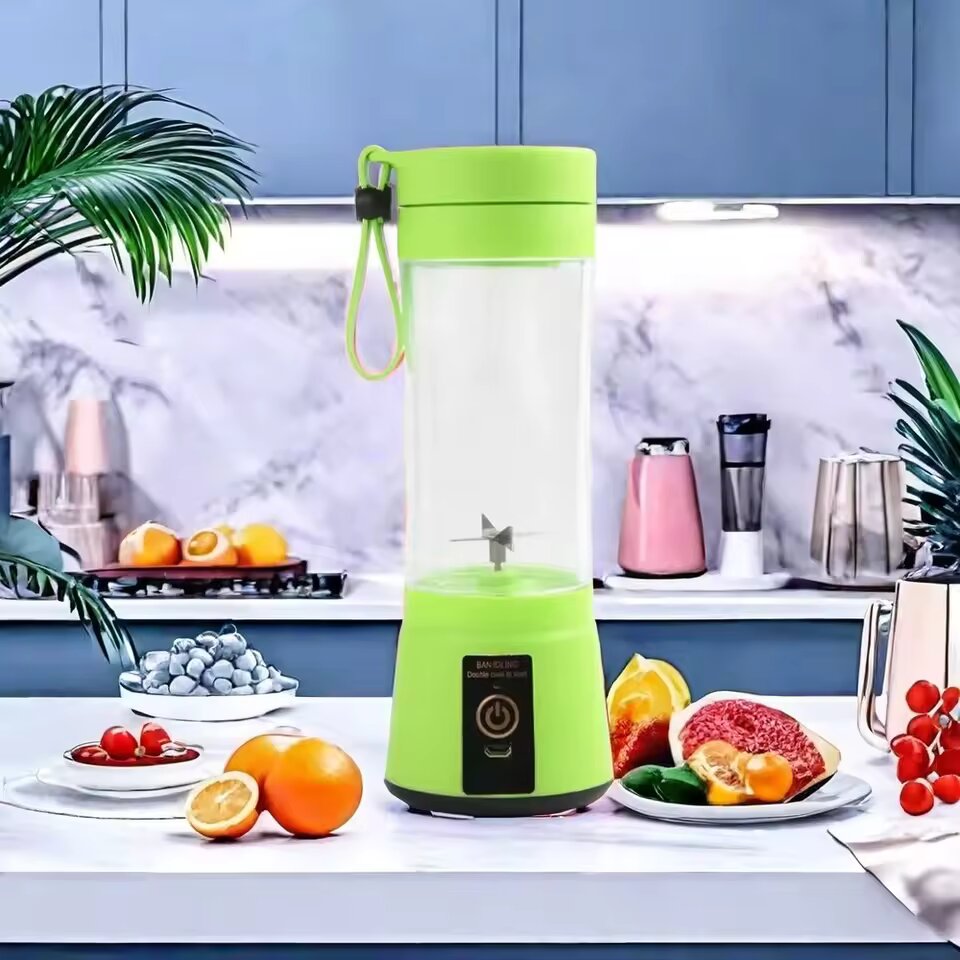 Rechargeable Portable 6 Blades Fruit Juicer 380 ml